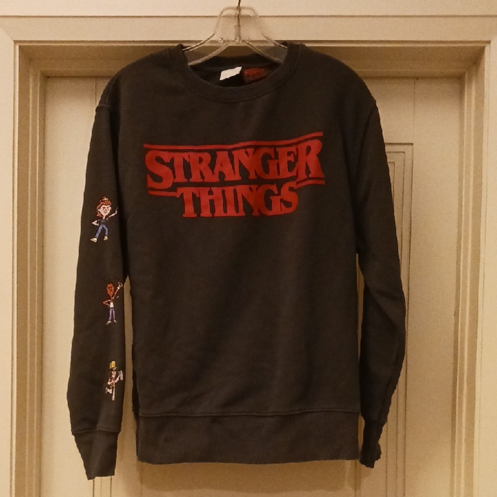 Stranger Things: grey sweater